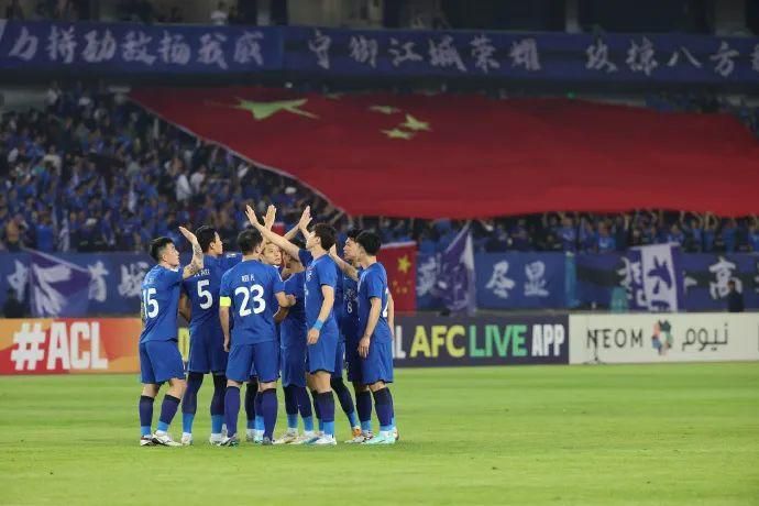papi带我们片场3分钟游，讲述了五位笑料制造者的爆笑片场生活，引发了观众们的热议